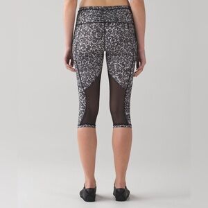 Lululemon Outrun 17" Crop Size 6